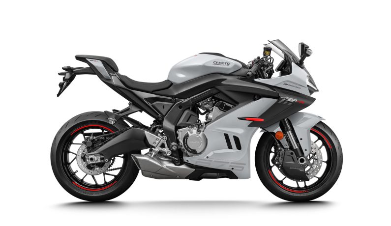 675SR-R_Aerolite Grey_Right 675SR-R_Aerolite Grey_Right